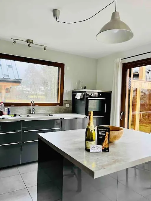 Holiday home Maison Blanche, Impressive Chalet, Allemond, Bike, Ski, Hike