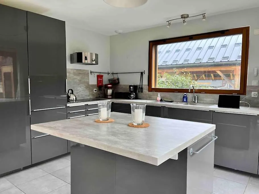 Holiday home Maison Blanche, Impressive Chalet, Allemond, Bike, Ski, Hike