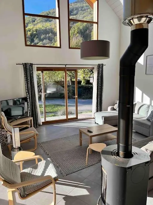 Maison Blanche, Impressive Chalet, Allemond, Bike, Ski, Hike Holiday home